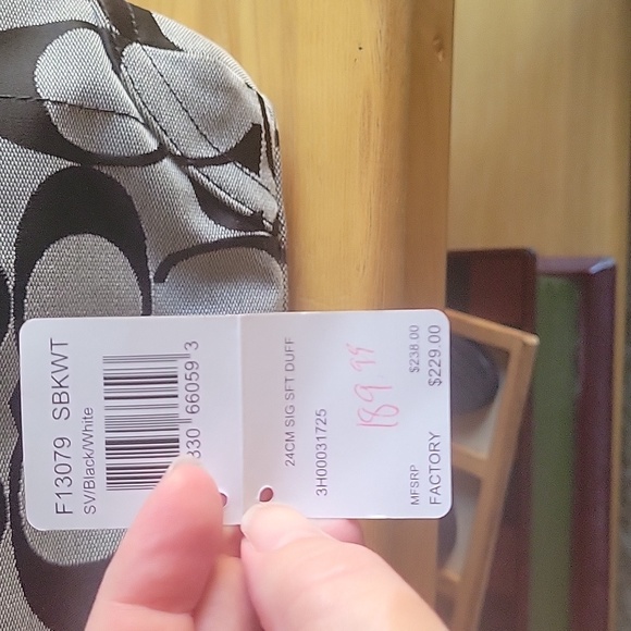 Coach sig sft duffle in black and white - Picture 6 of 6